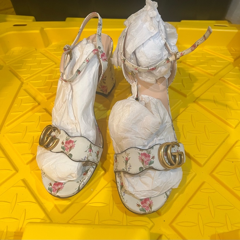 Gucci Floral Women's Sandals with Gold Buckle worn 2x